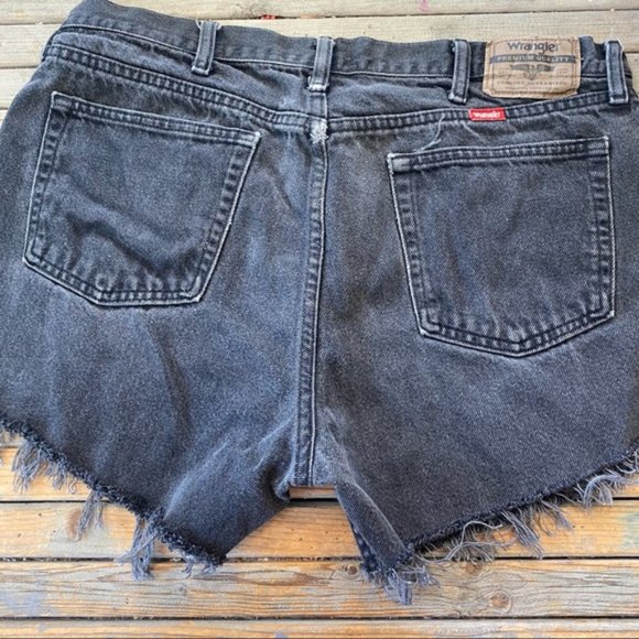 Vintage Wrangler black high rise distressed jean cut off shorts size 14 - Picture 5 of 7